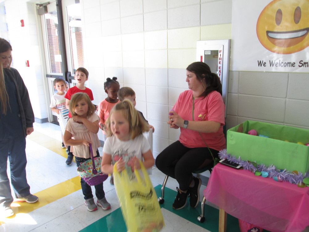 Hop-A-Trunk Held at DAFFODIL Pre-K
