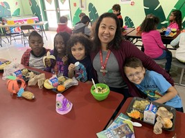 Ruskin Elementary School Students and Families Enjoy Thanksgiving Dinner