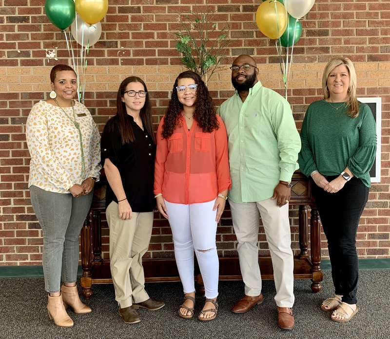 REACH Scholar Alessi W. (center), pictured with her family and Dr. Shawn Benefield (left) and Rebecca Baldree (right)